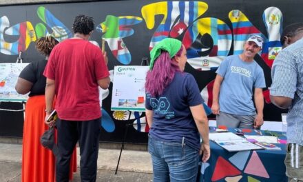 UP Art Studio Kicks Off Projects in Gulfton